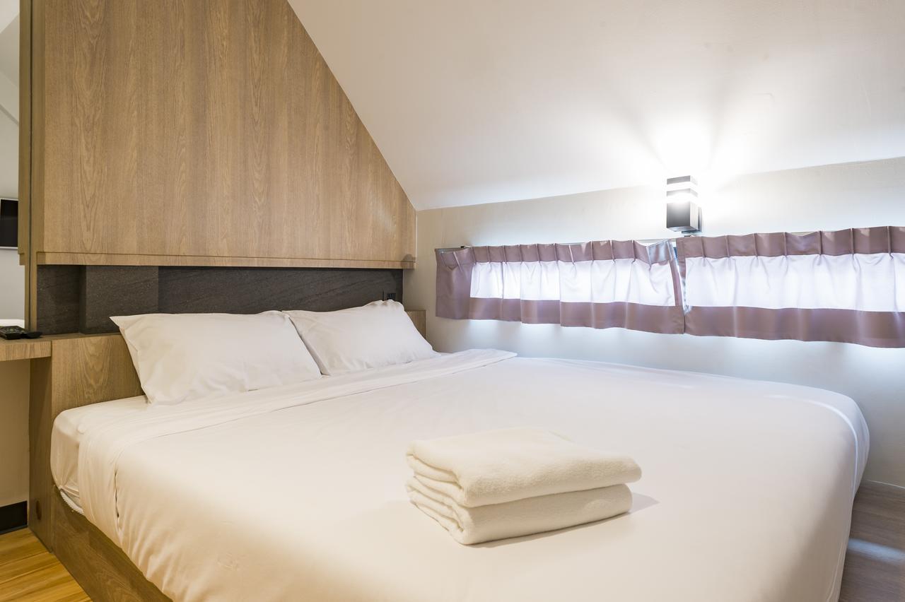 T @ Victory Monument Albergue *