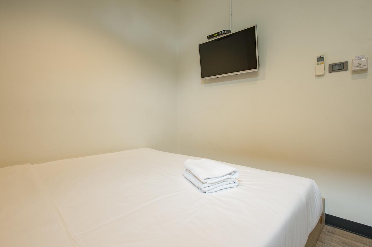 Albergue T @ Victory Monument *
