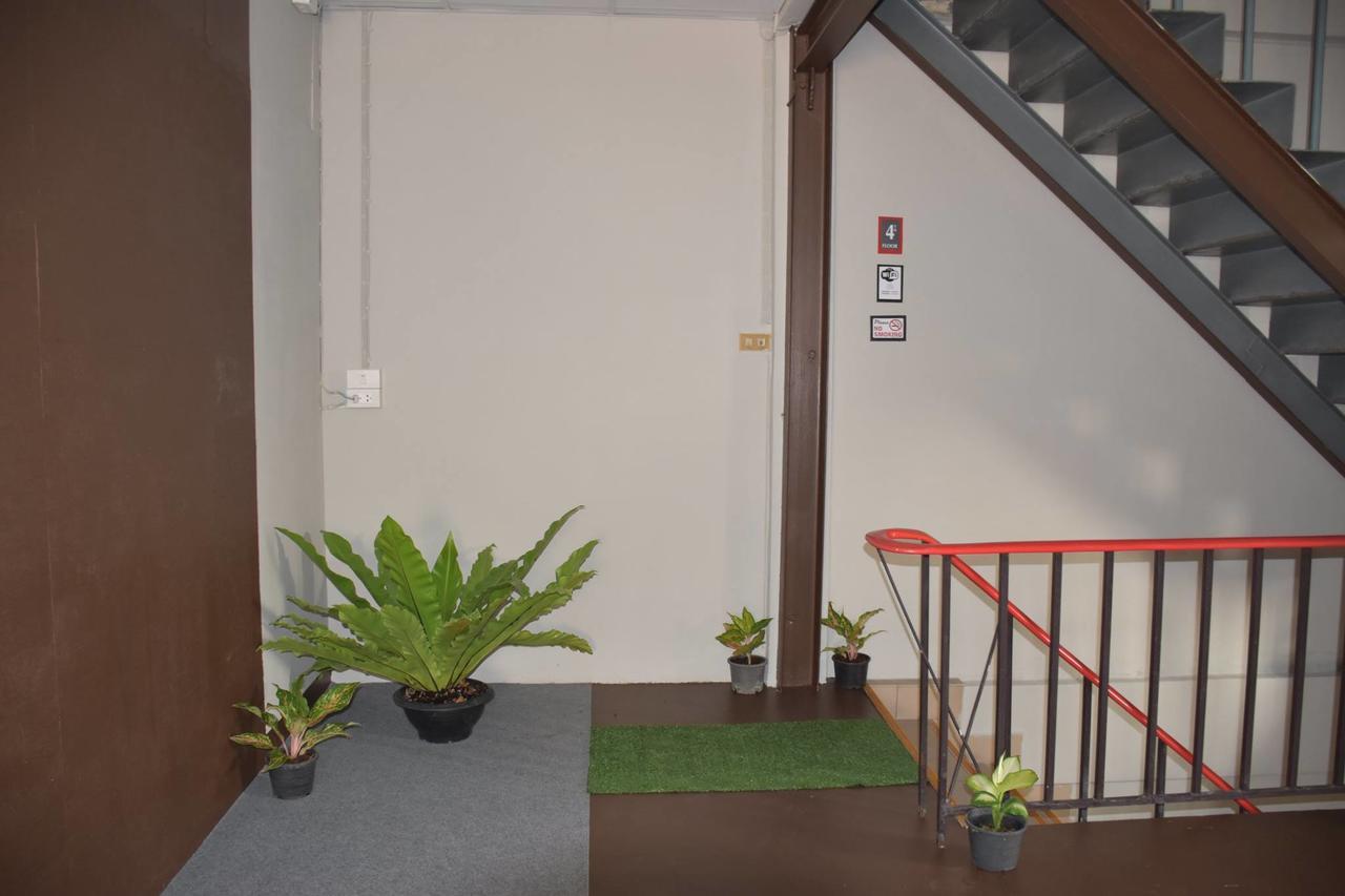Empo At 30 Onnut Hostel Bangkok