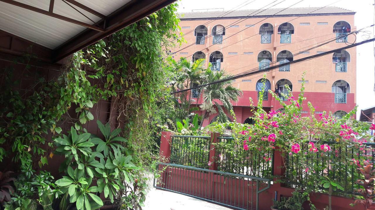 Aparthotel Baankhunmae Bangkok
