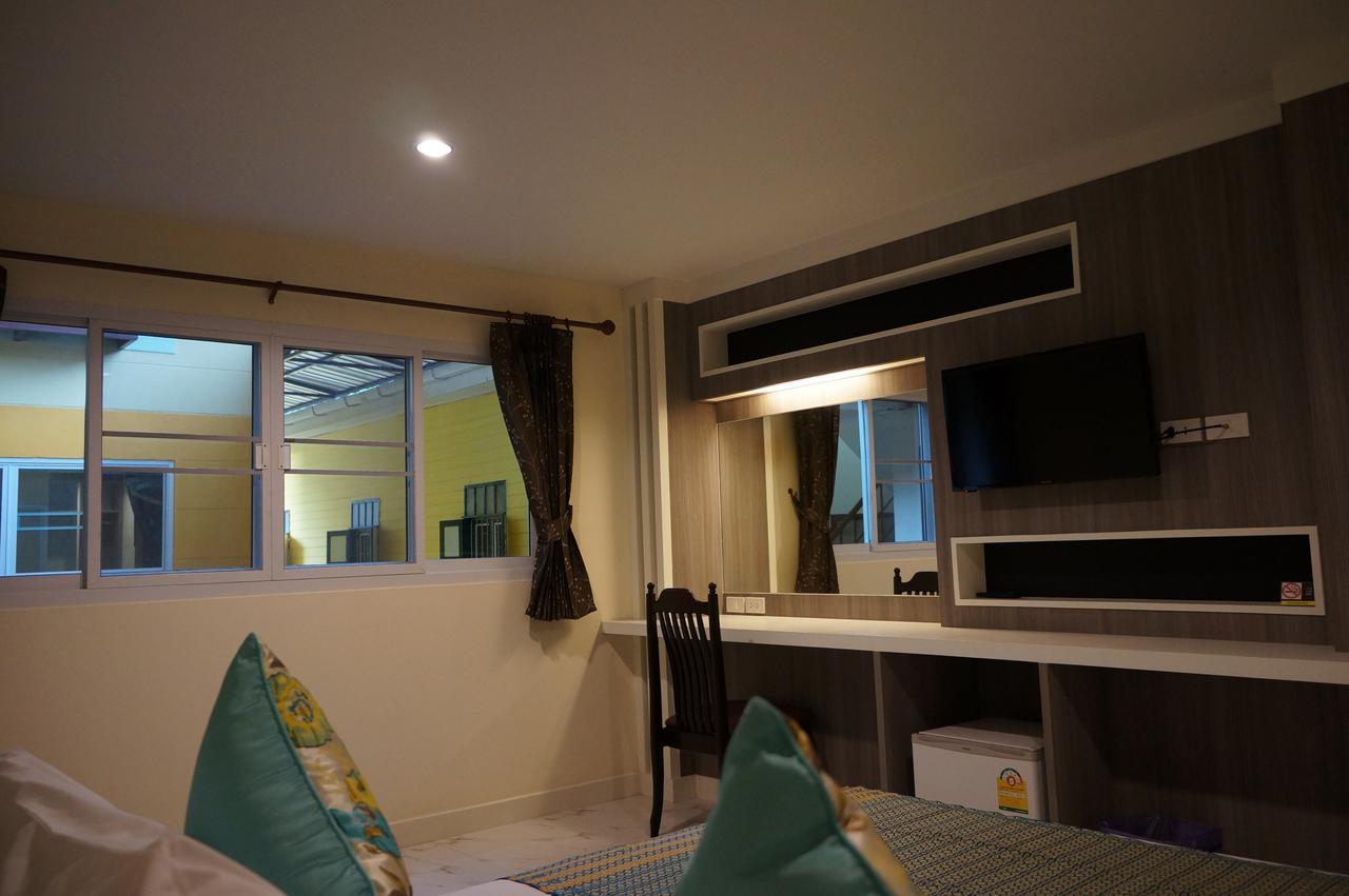 Samsen Sam Place Bangkok