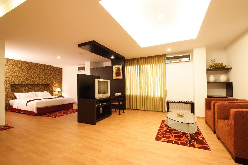 Atrium Boutique Hotel 3*