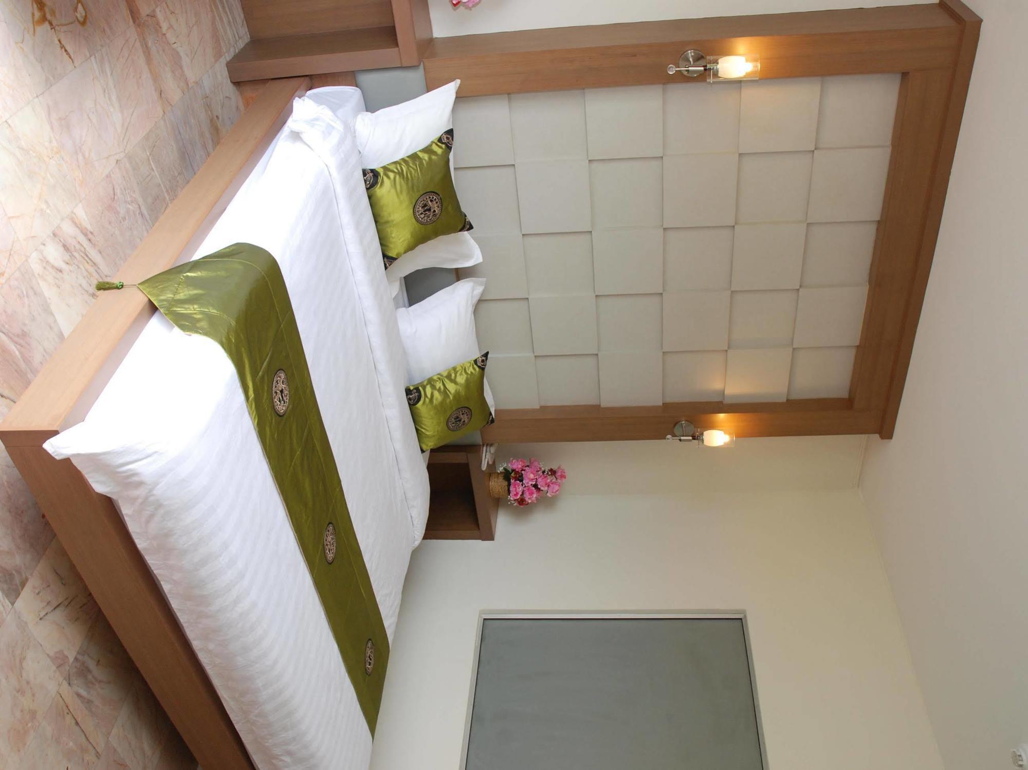Hotel Kaset Nawamin Bangkok