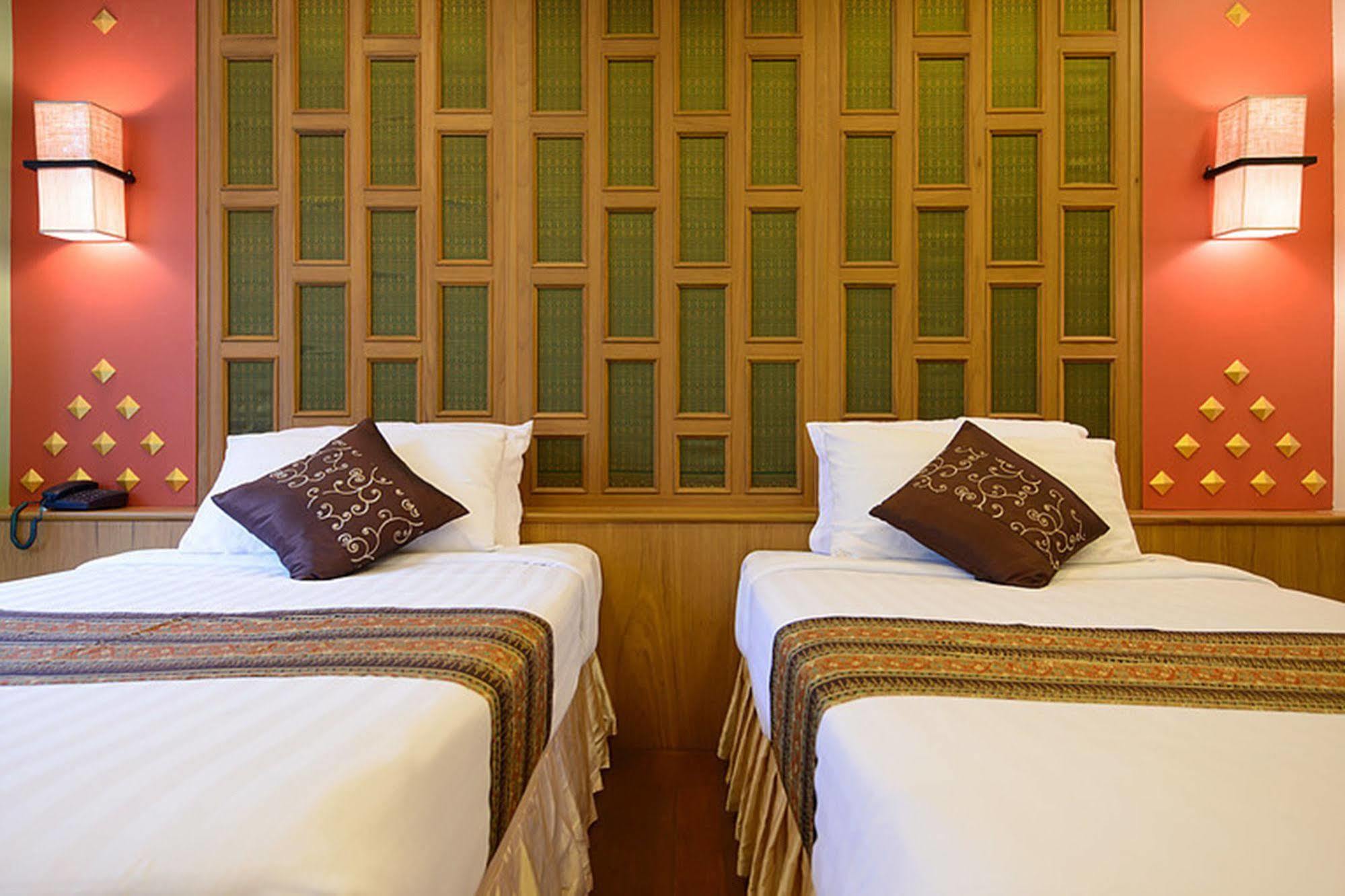 Hotel Golden House 3*