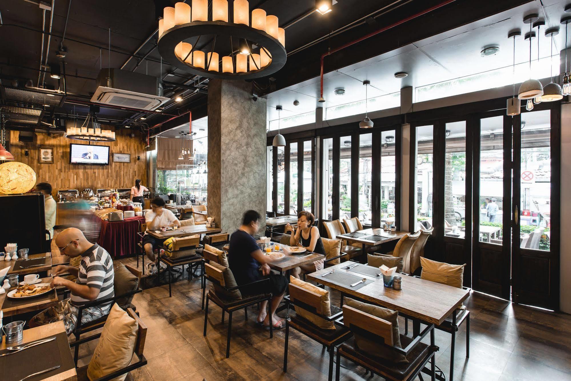 Adelphi 4* Bangkok