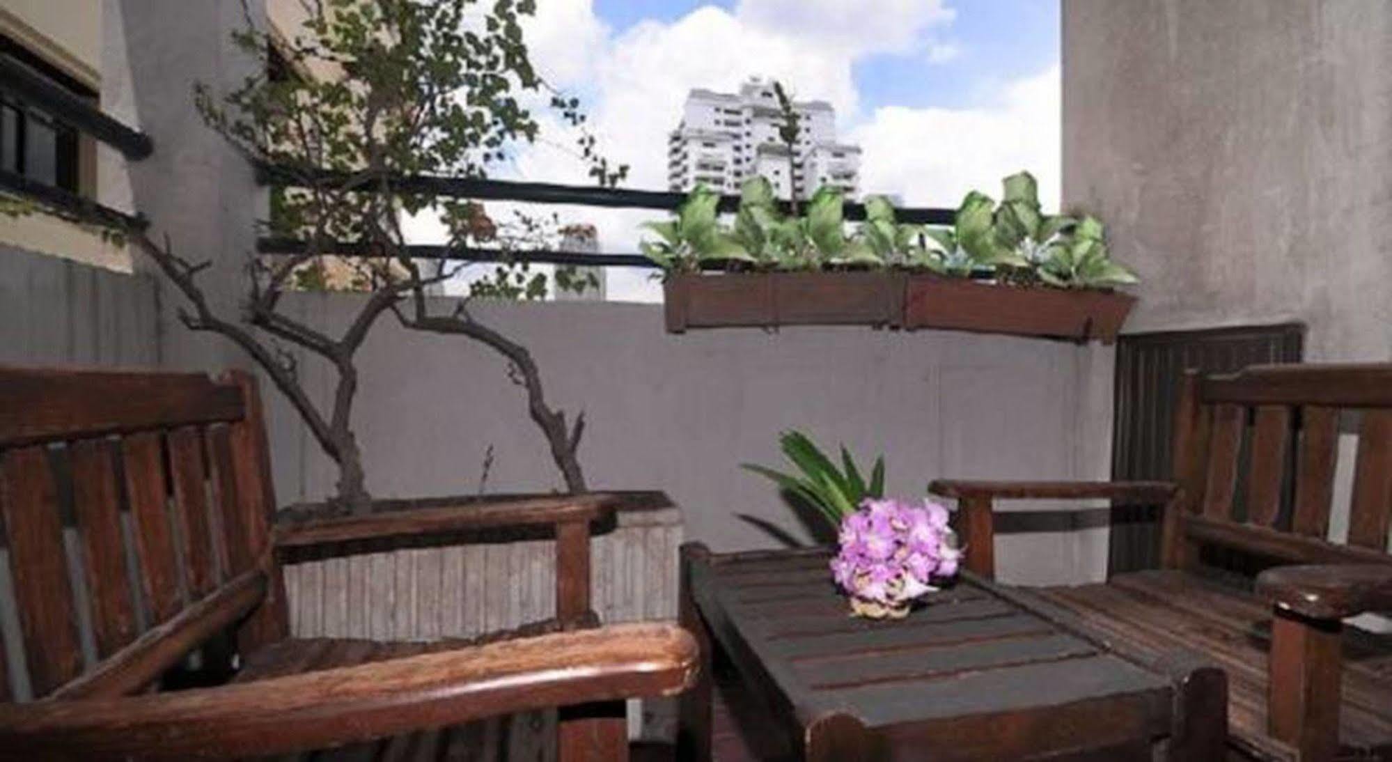 Royal Sukhumvit Lodge *