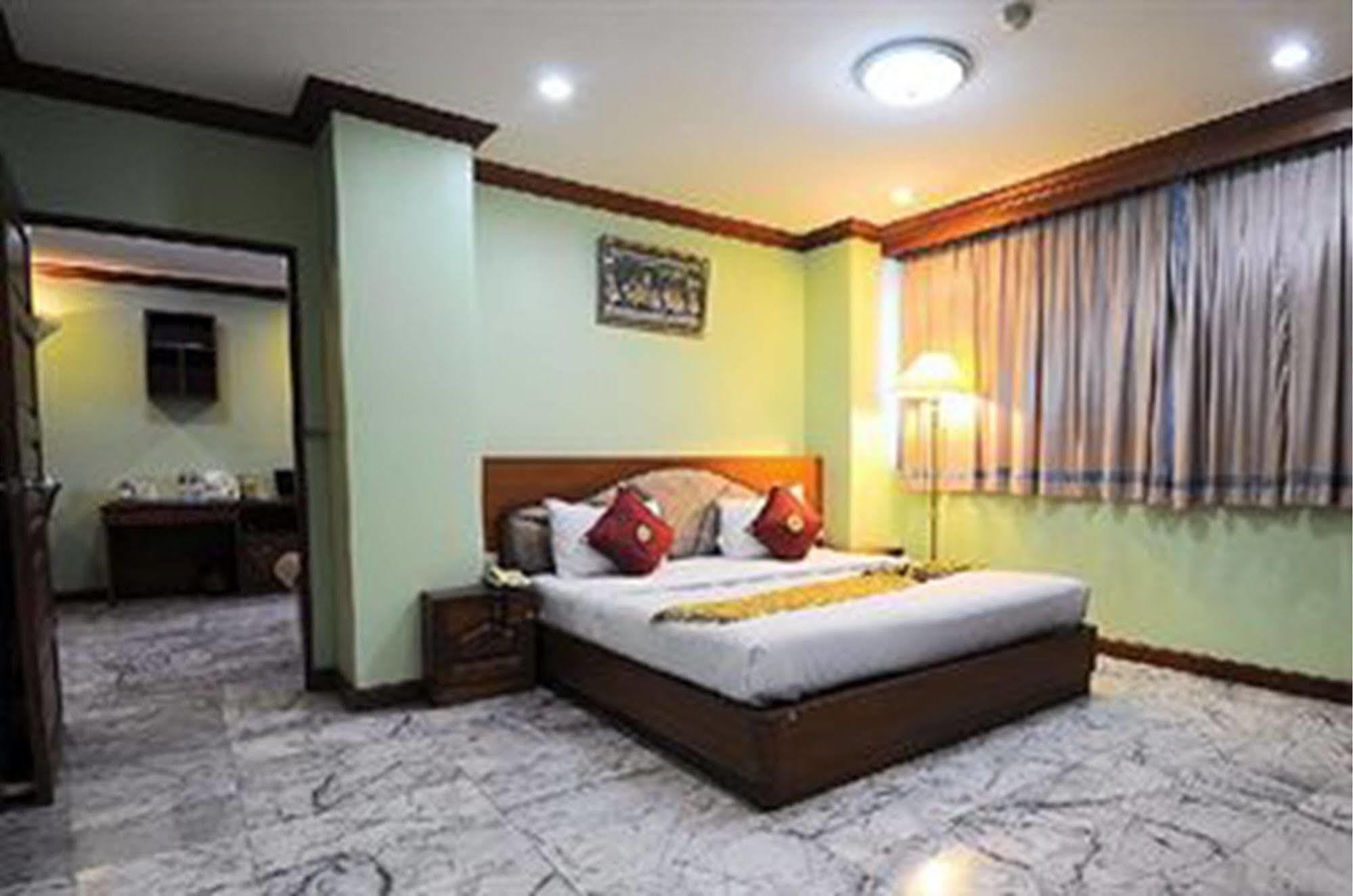 Lodge Royal Sukhumvit Bangkok