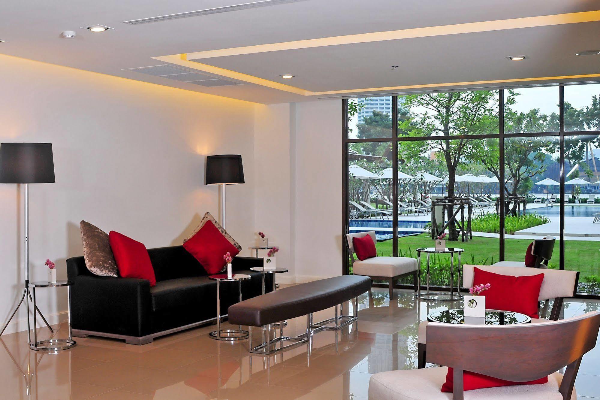 Ibis Riverside Hotel 3*