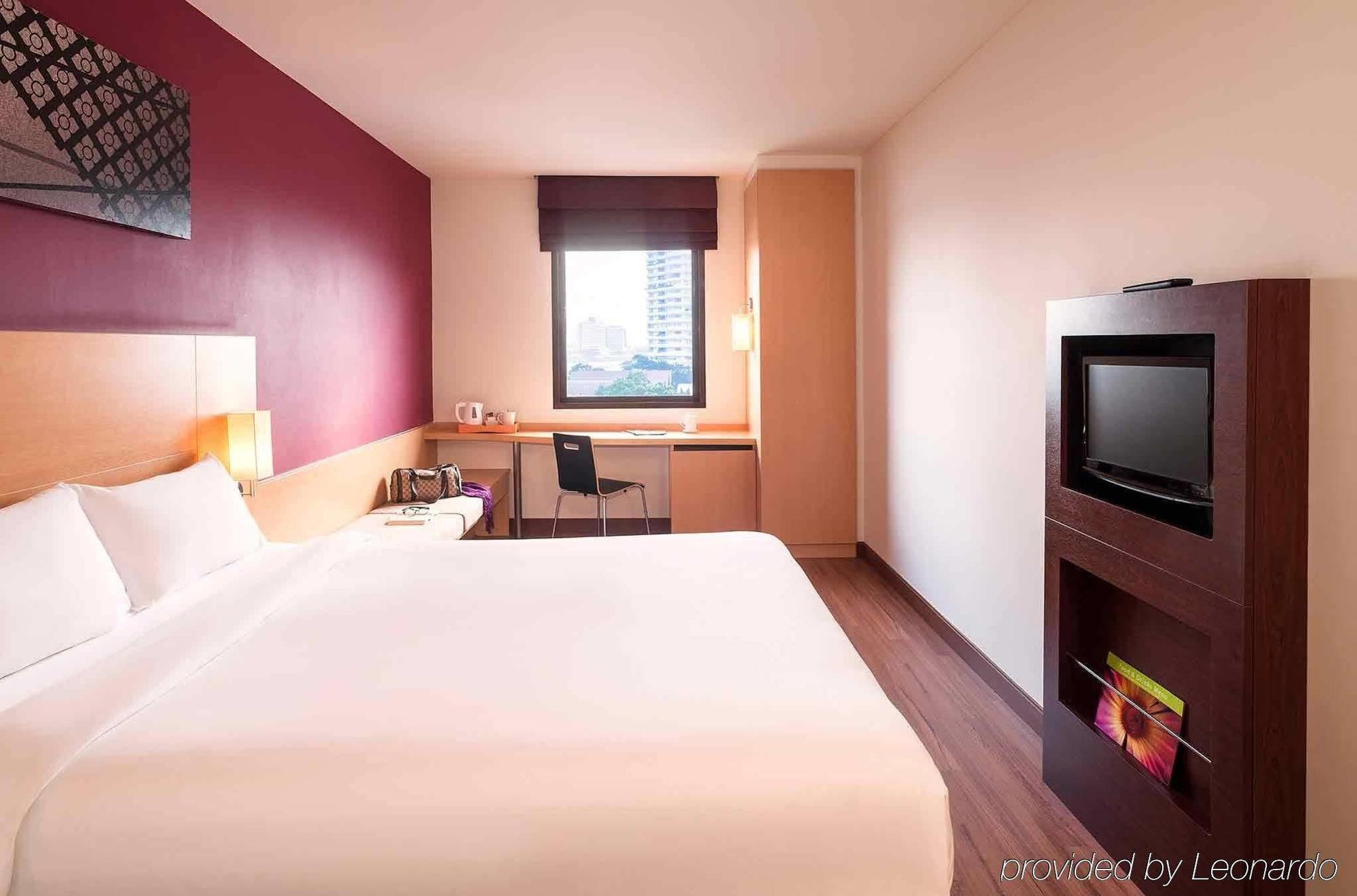 Ibis Riverside 3*