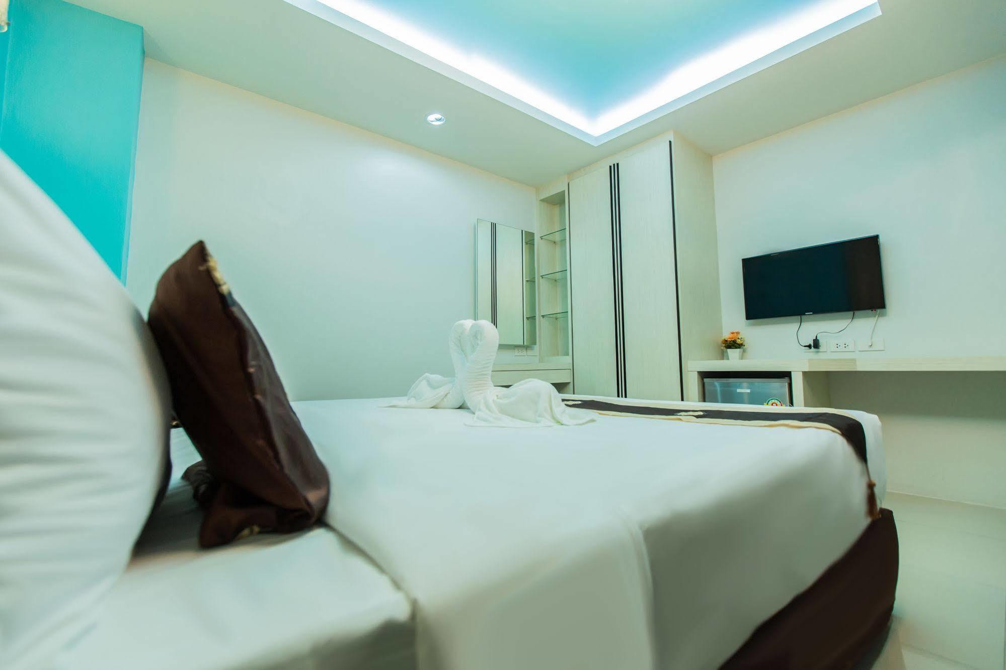 Le Touche Hotel 3*