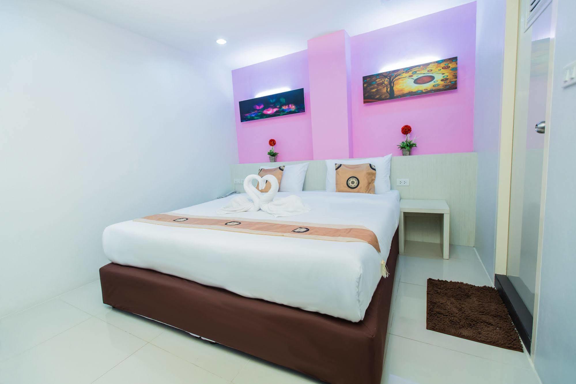 Le Touche Hotel 3*