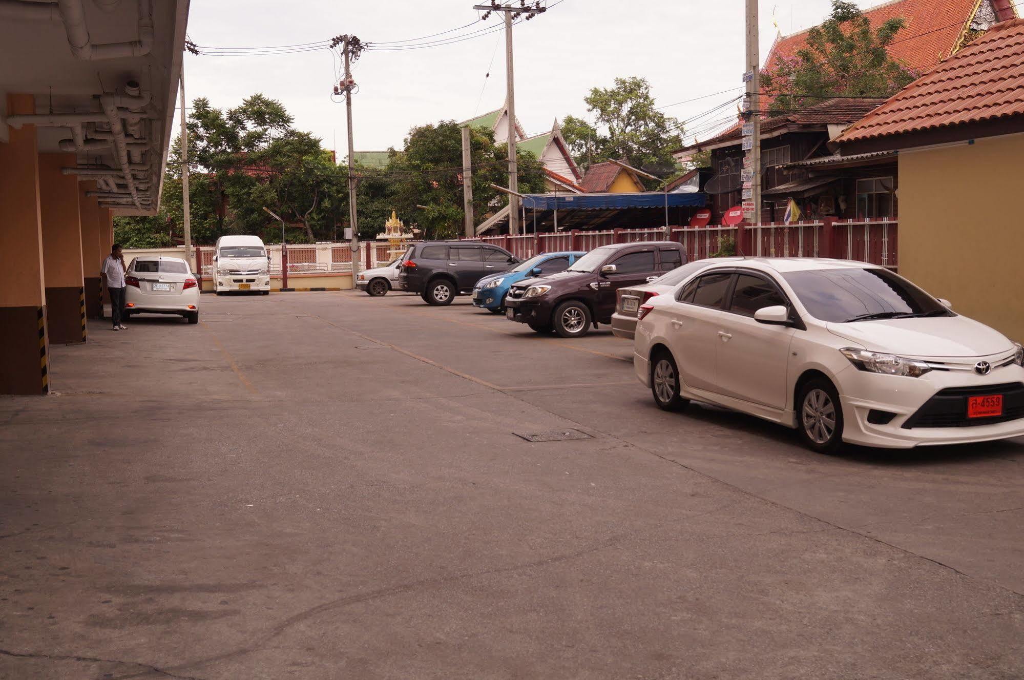 Zen Ramkhamhaeng Mansion
