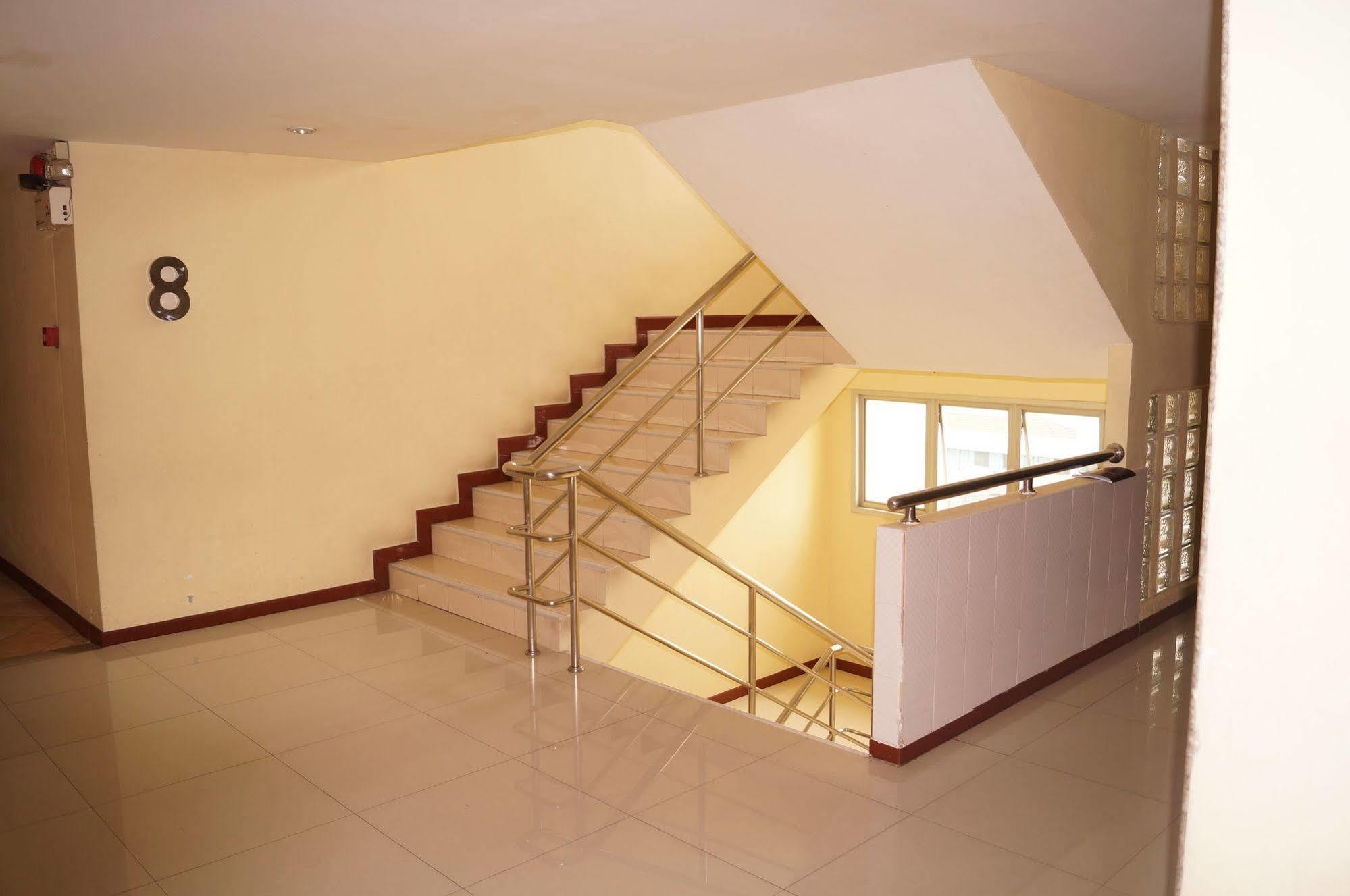 Zen Ramkhamhaeng Mansion Penginapan 3*