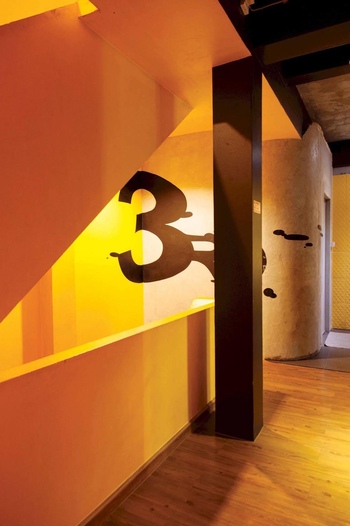 Albergue T @ Victory Monument *