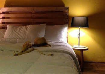 Albergue T @ Victory Monument