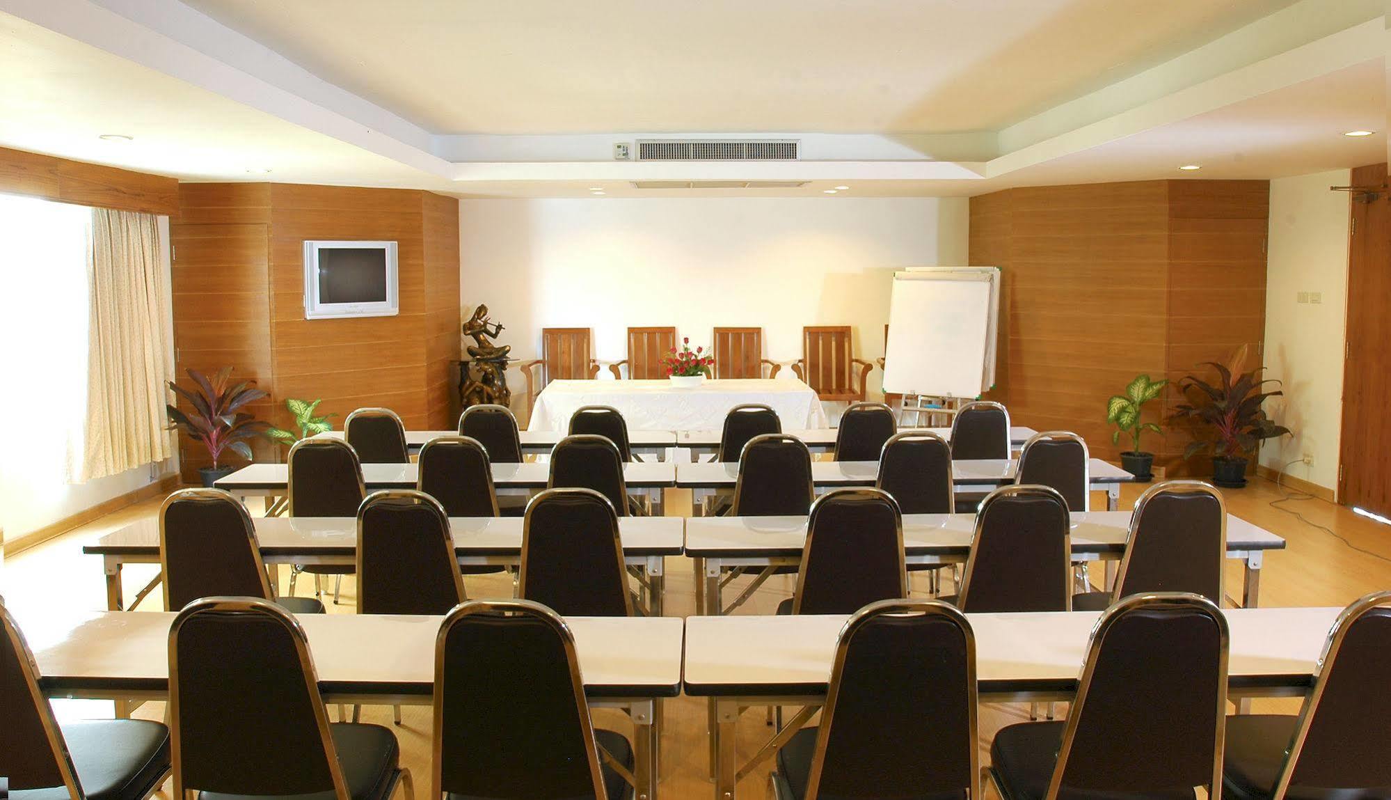 Bansabai Hostelling International 3*
