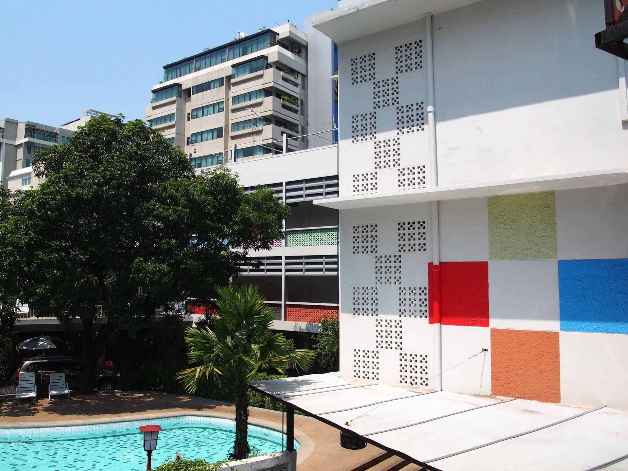Hotel Retroasis 3*