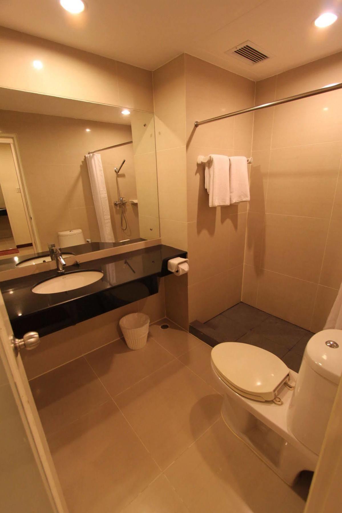 Aparthotel The Royalbee 3*