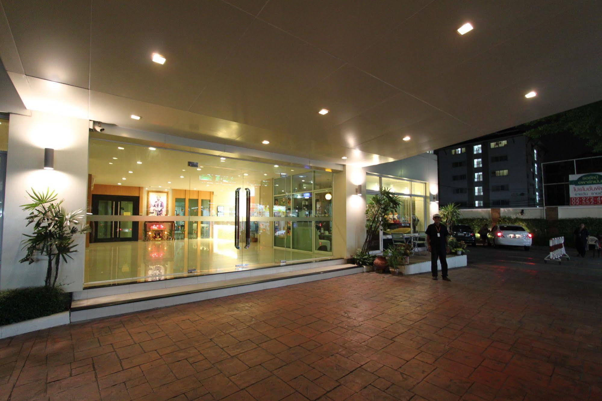 The Royalbee Bangkok