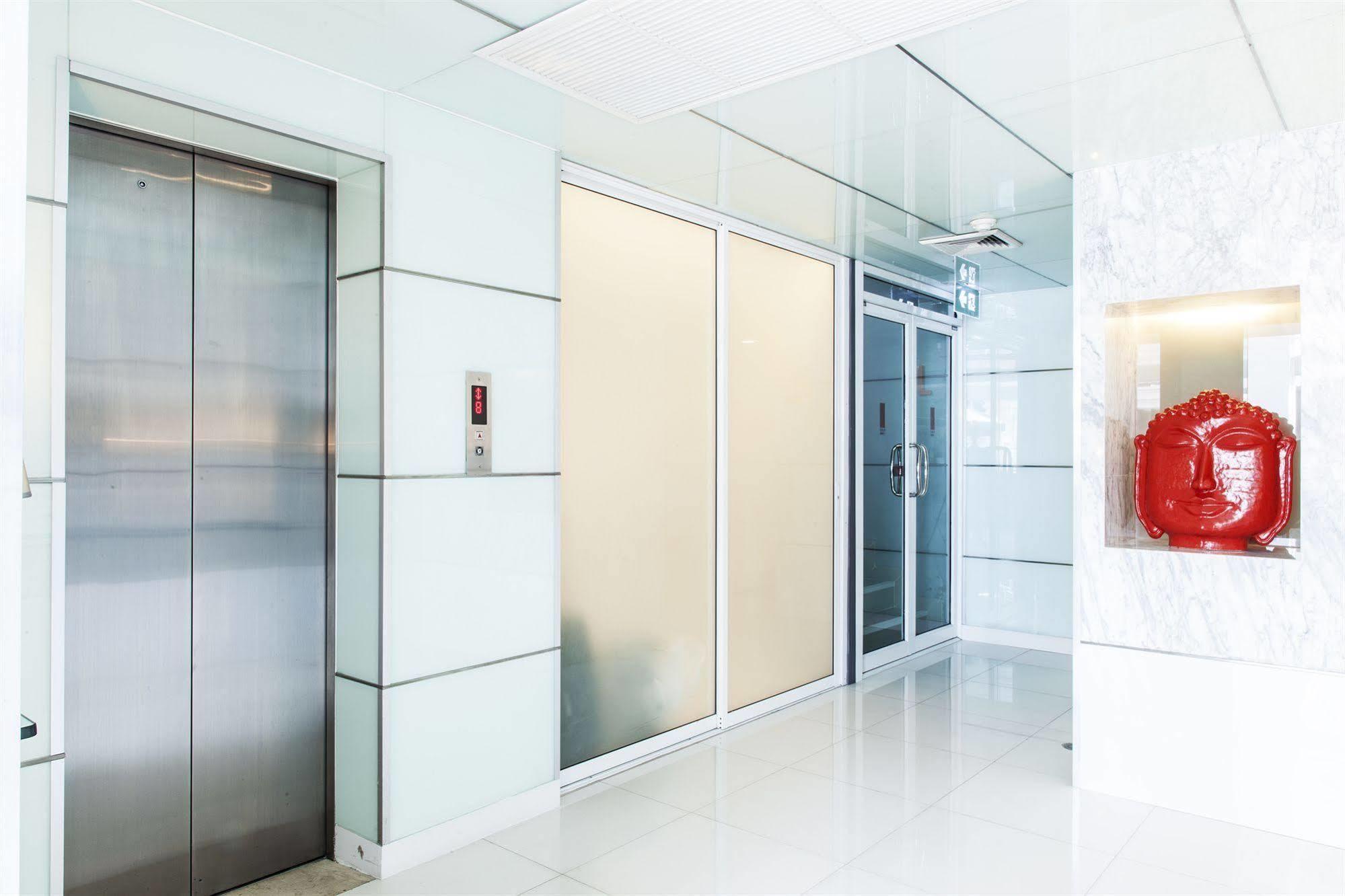 Solo, Sukhumvit 2, - Sha Extra Hotel 4*