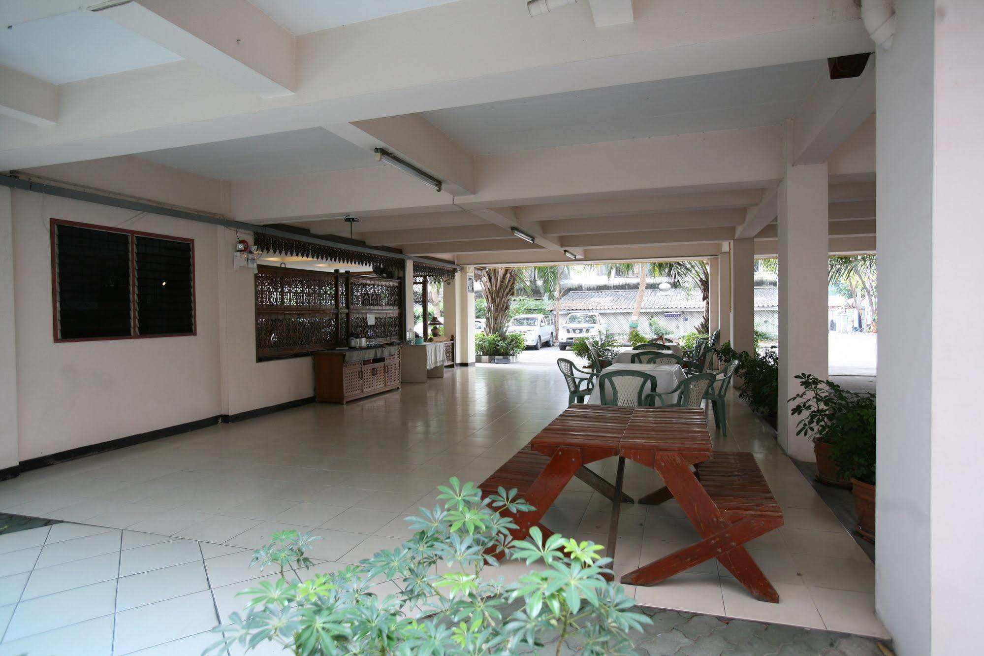 Beerapan Hostel *