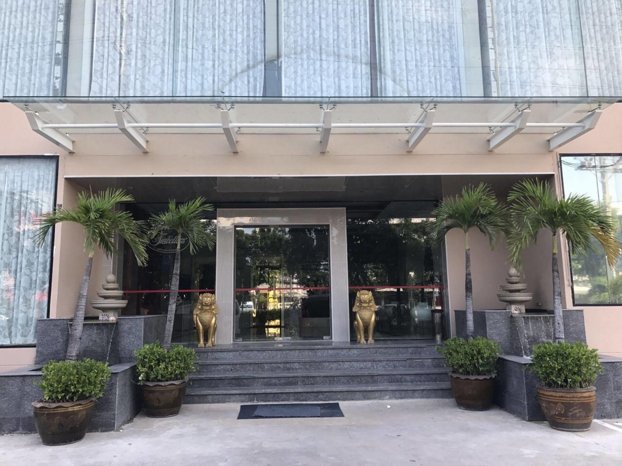 The Travellers Hotel Bangkok