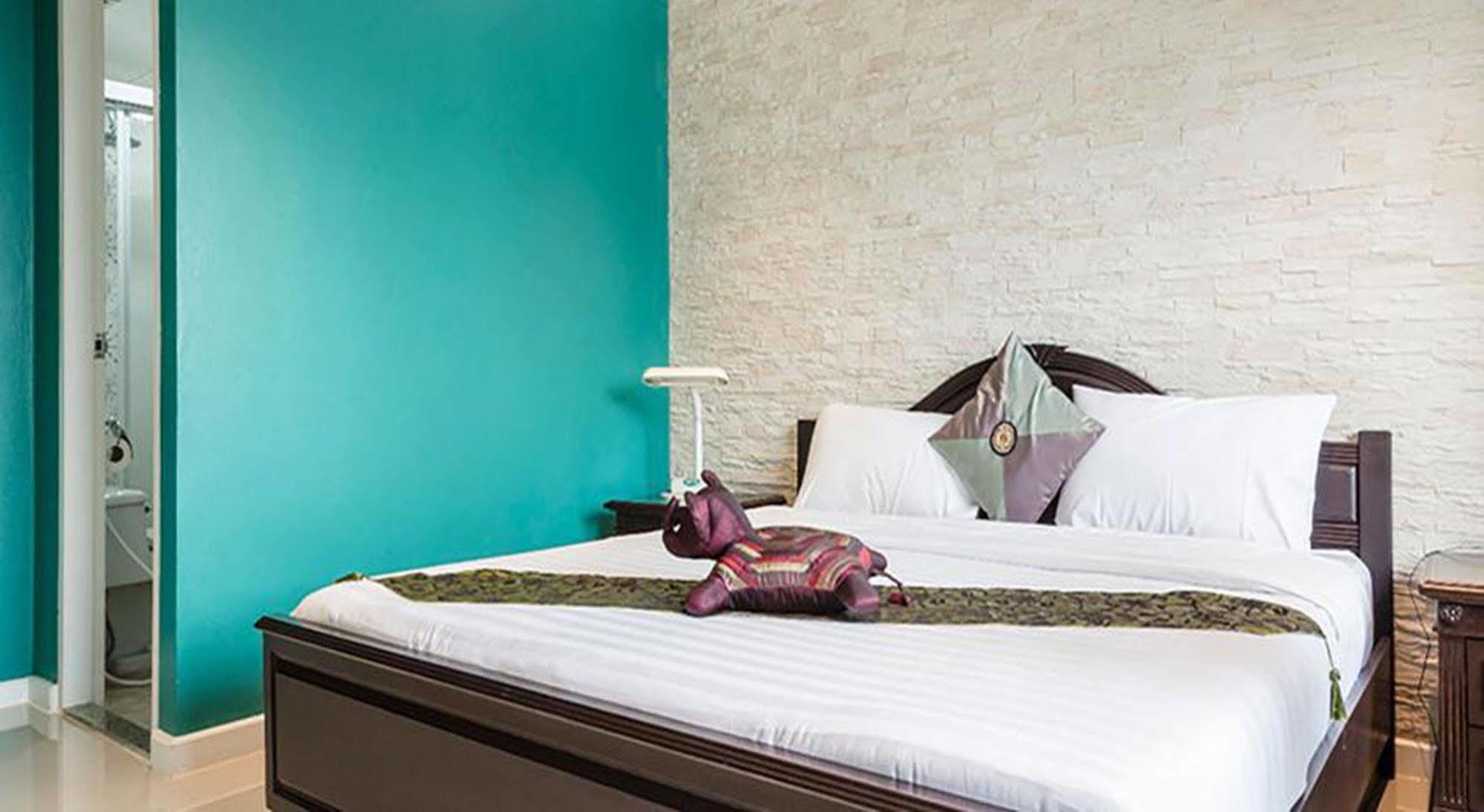 Omni Tower Syncate Suites Hotel Bangkok