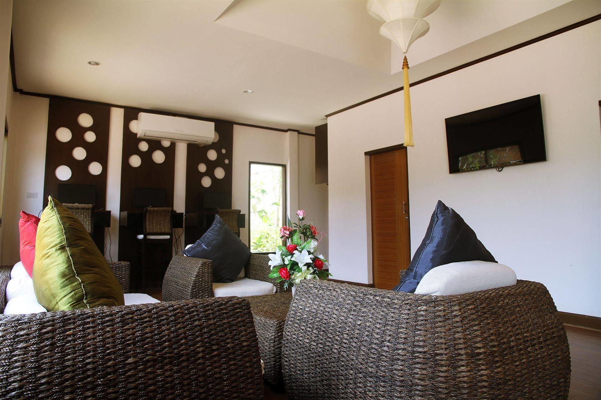 Ploykhumthong Boutique