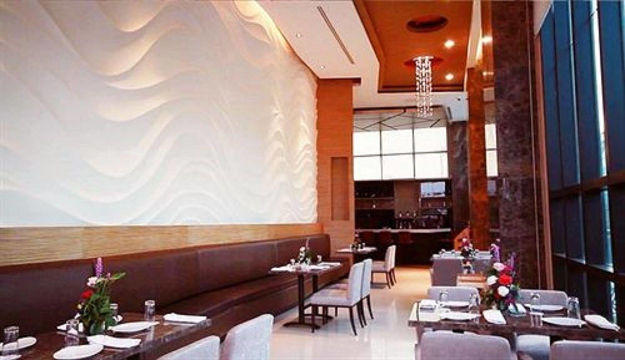 Lumen Srinakarin Hotel 5*