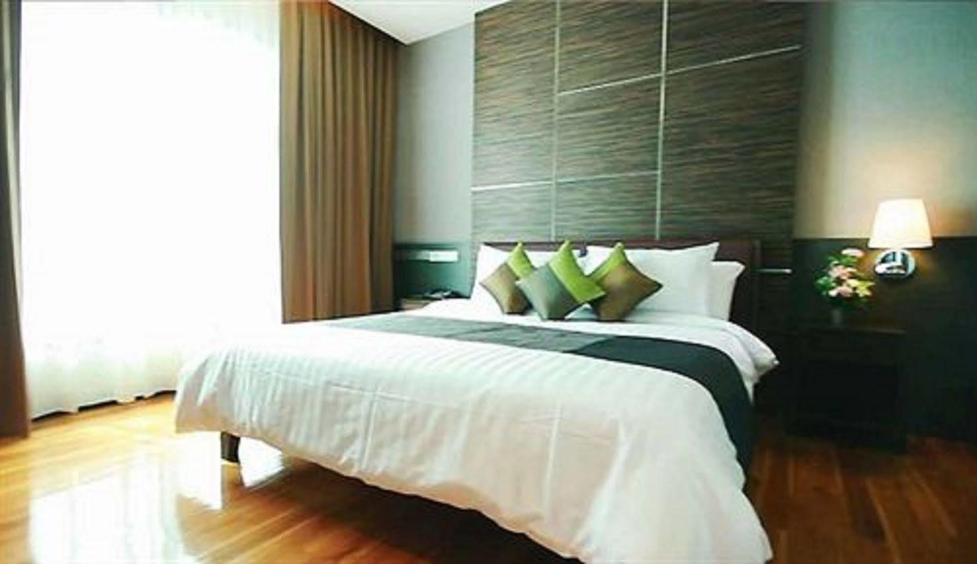 Hotel Lumen Srinakarin