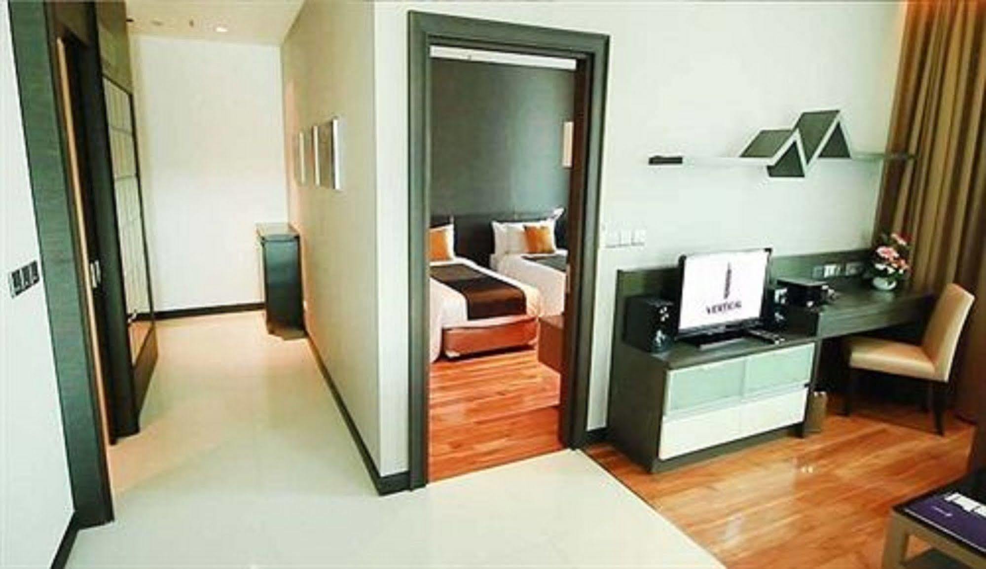 Hotel Lumen Srinakarin 5*