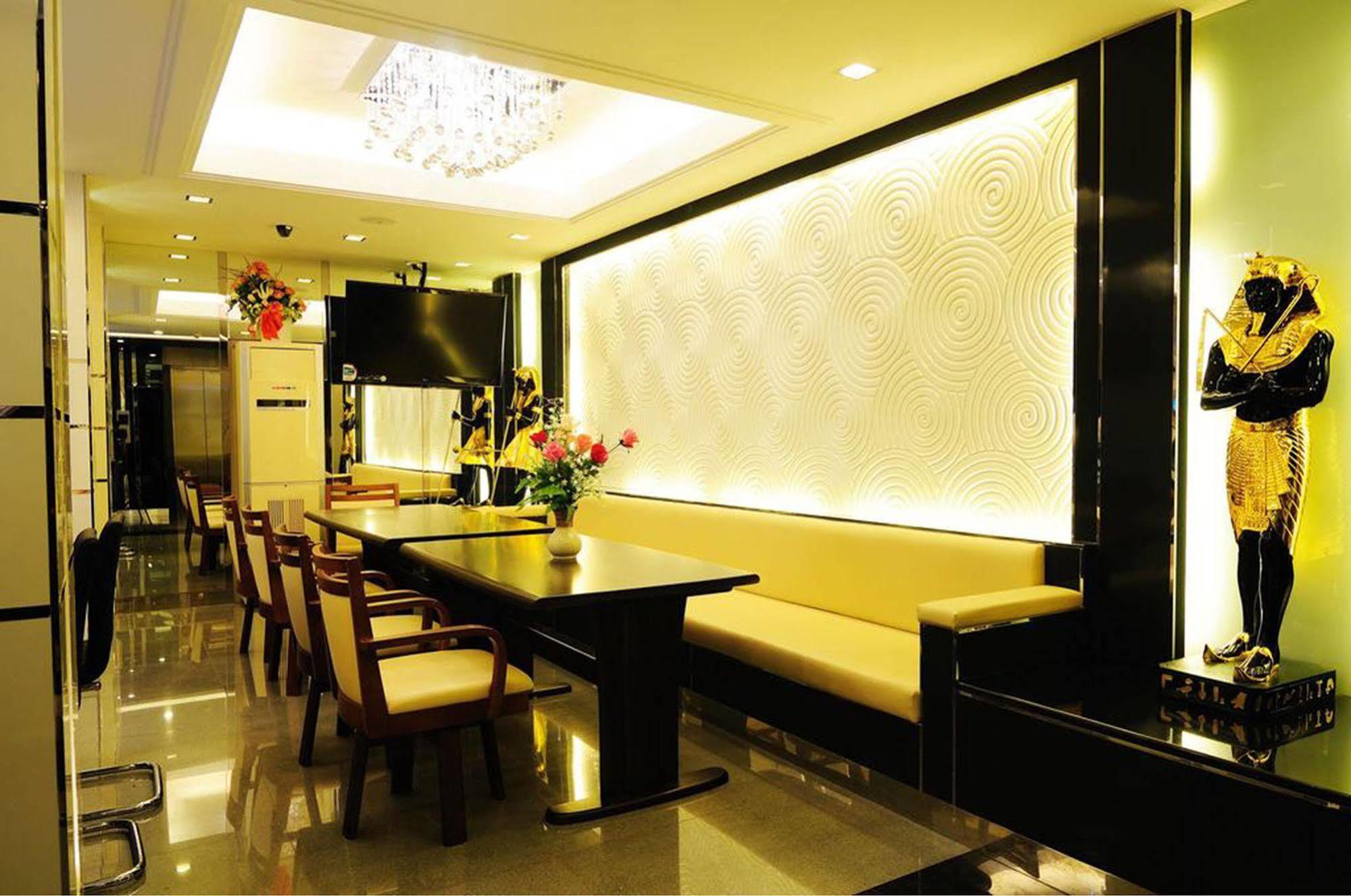 Gusto Pratunam Bangkok