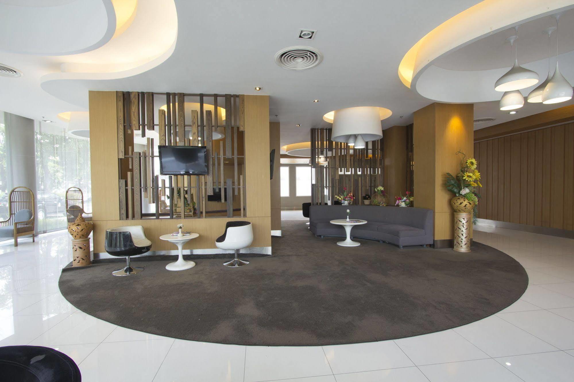 Hotel Papa Siriraj 3*