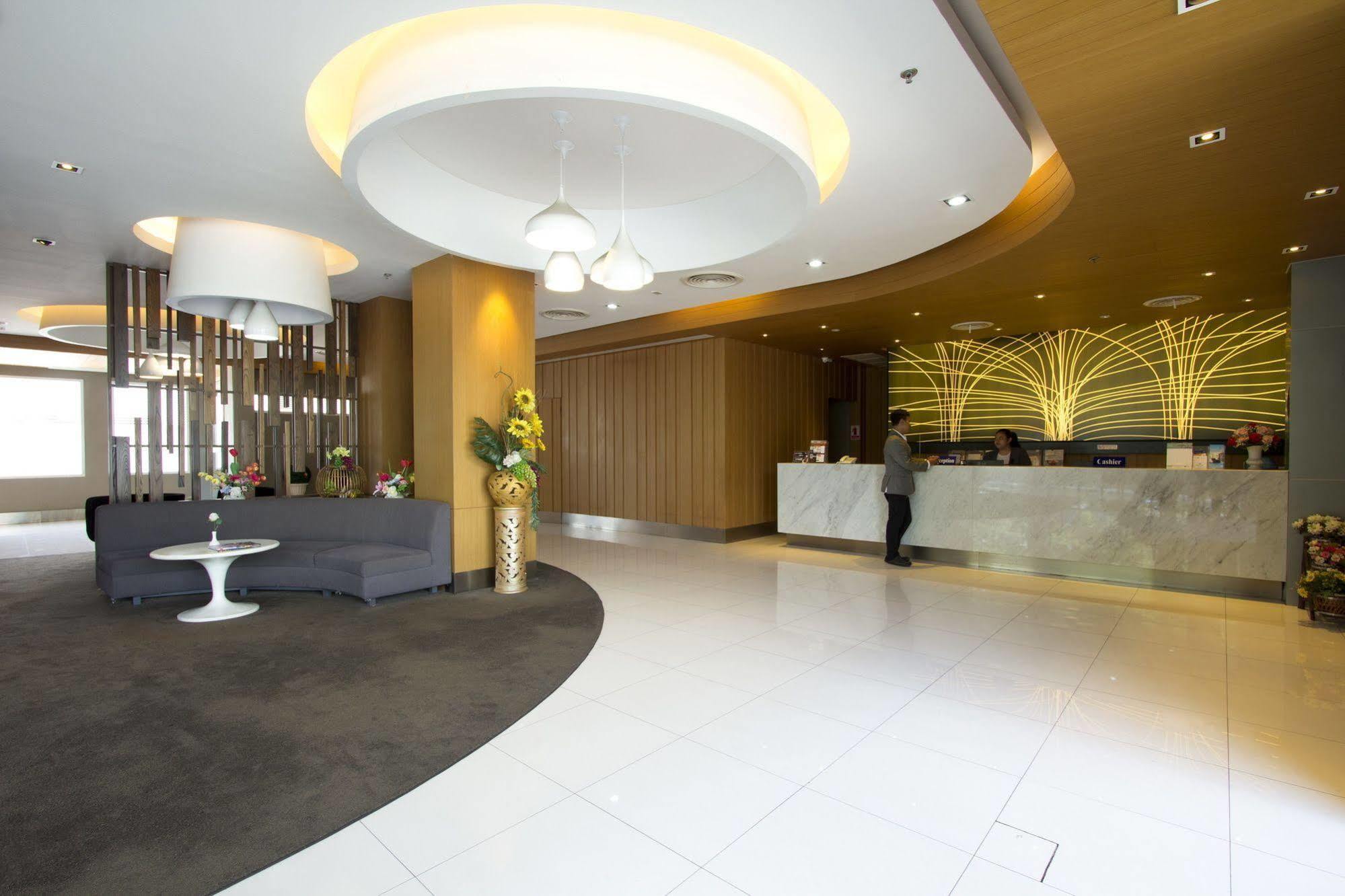 Papa Siriraj 3*
