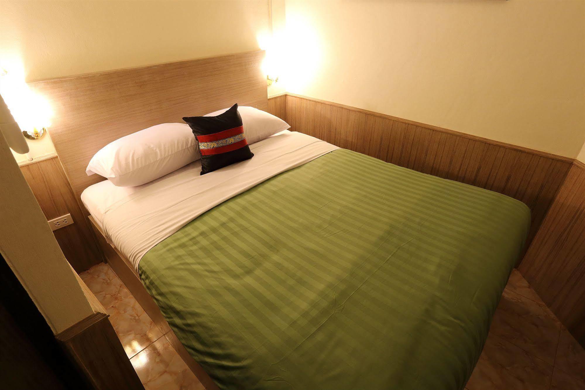 Wisma tamu Sukhumvit 20 2*