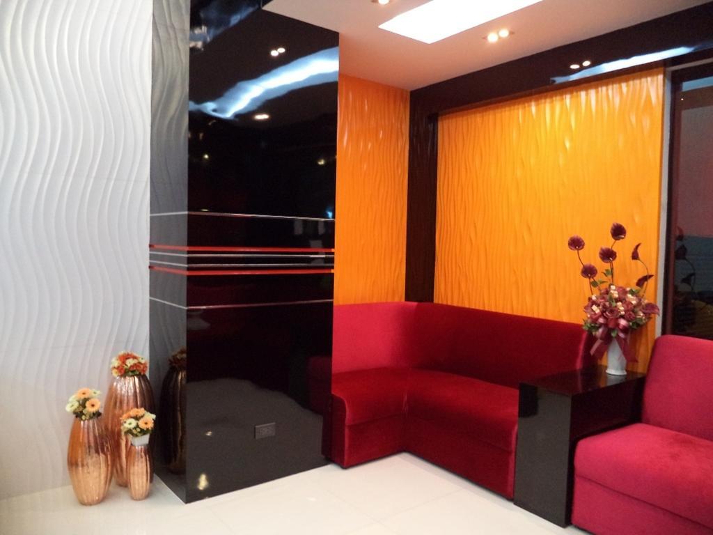 Le Touche Hotel