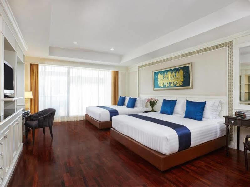 Centre Point Plus Hotel Silom - Newly Renovated
