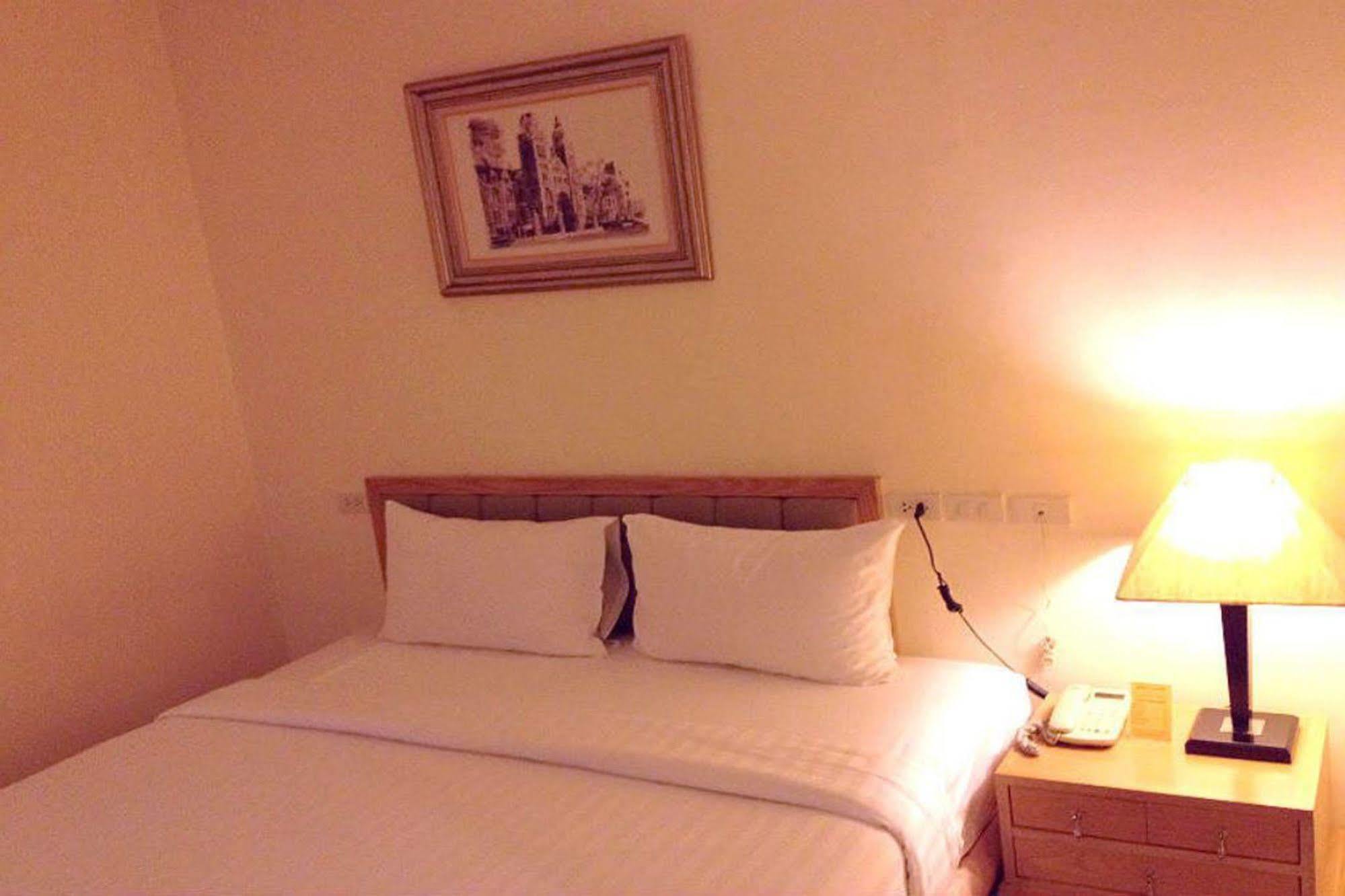 Hope Land Sukhumvit 24 Hotel
