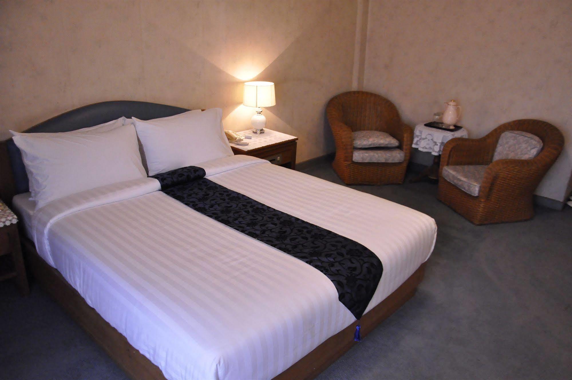 Trocadero Hotel 3*
