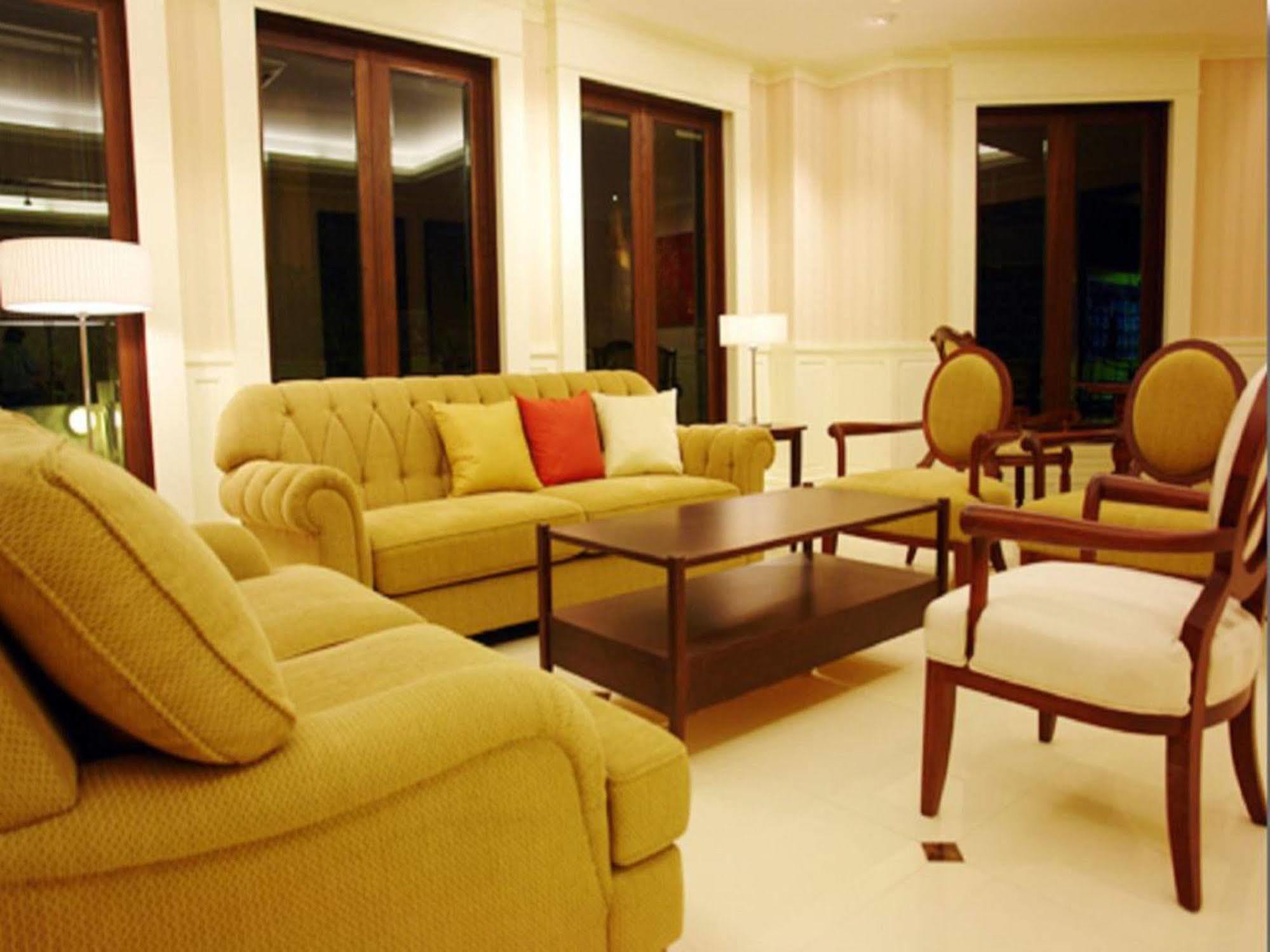 Aurum The River Place Hotel
