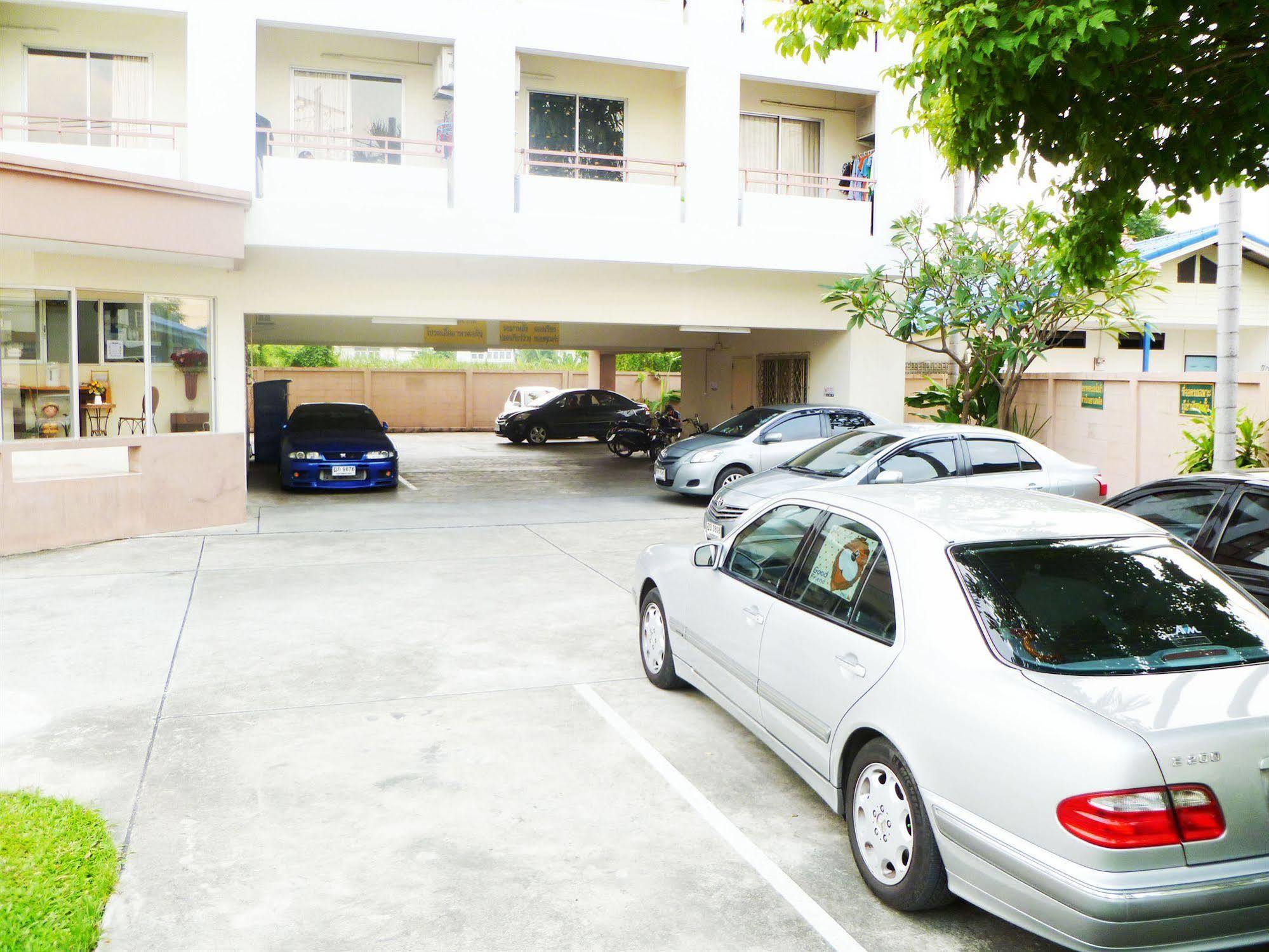 Motel Thanapa Place