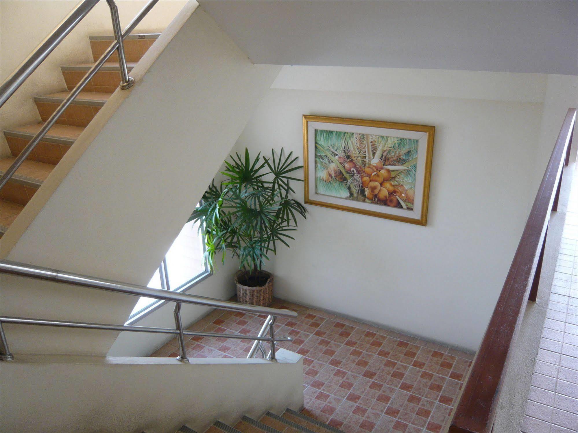 Motel Thanapa Place