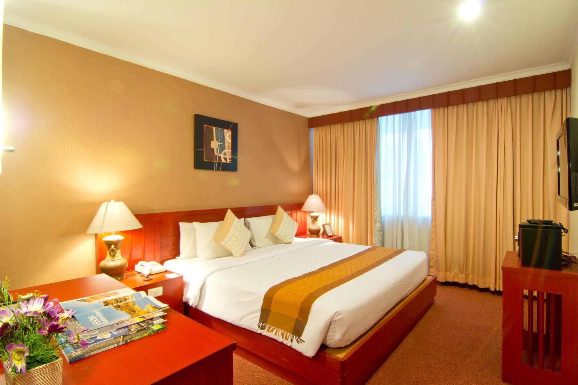 Manhattan Hotel