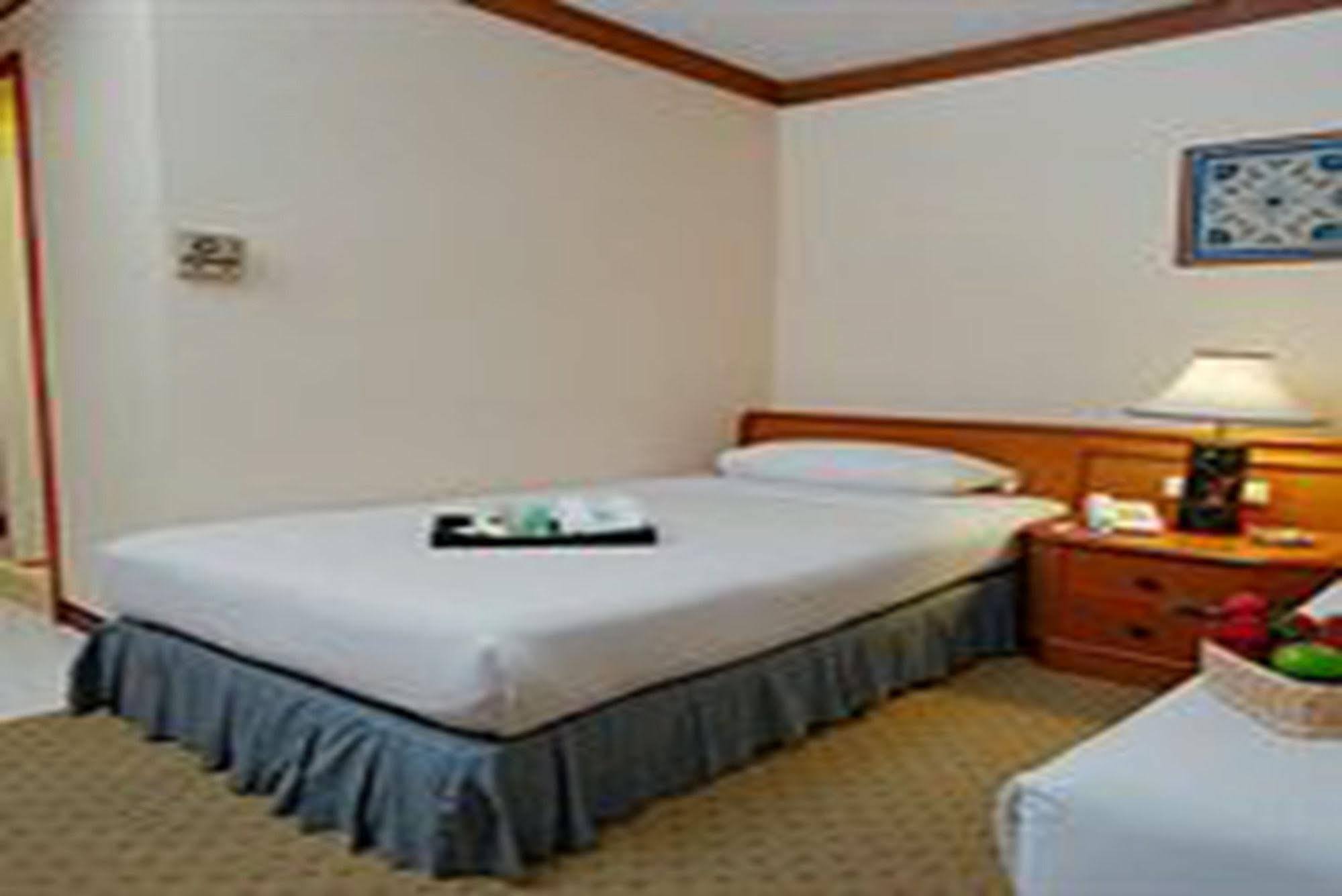Street Inn, 3*