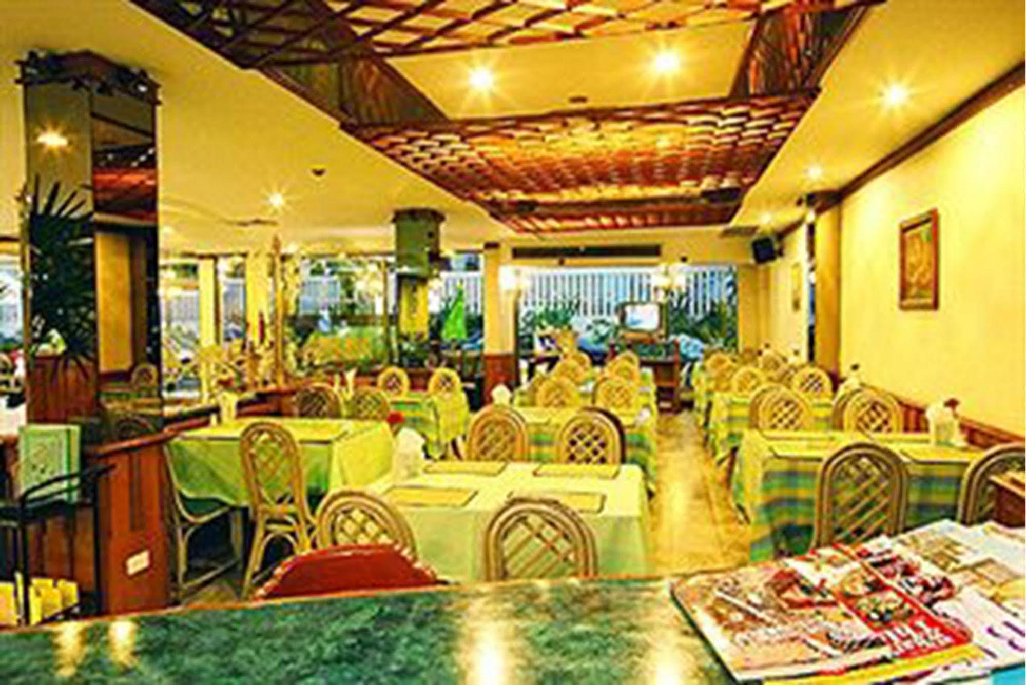 Street Inn, 3*