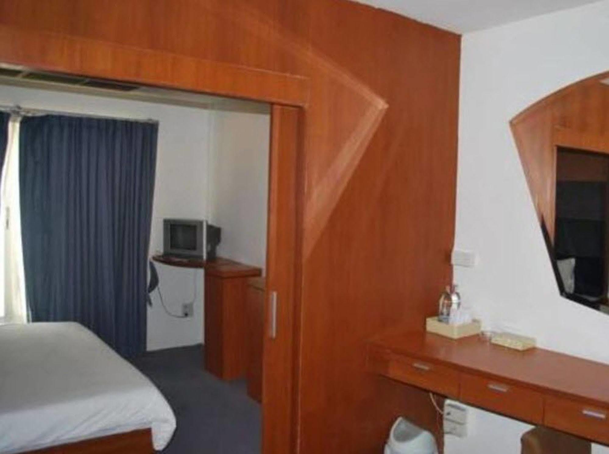 Hotel Suriwongse Bangkok