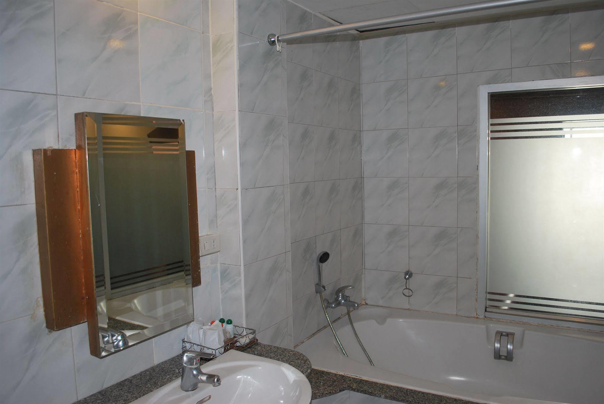 Suriwongse Hotel 3*