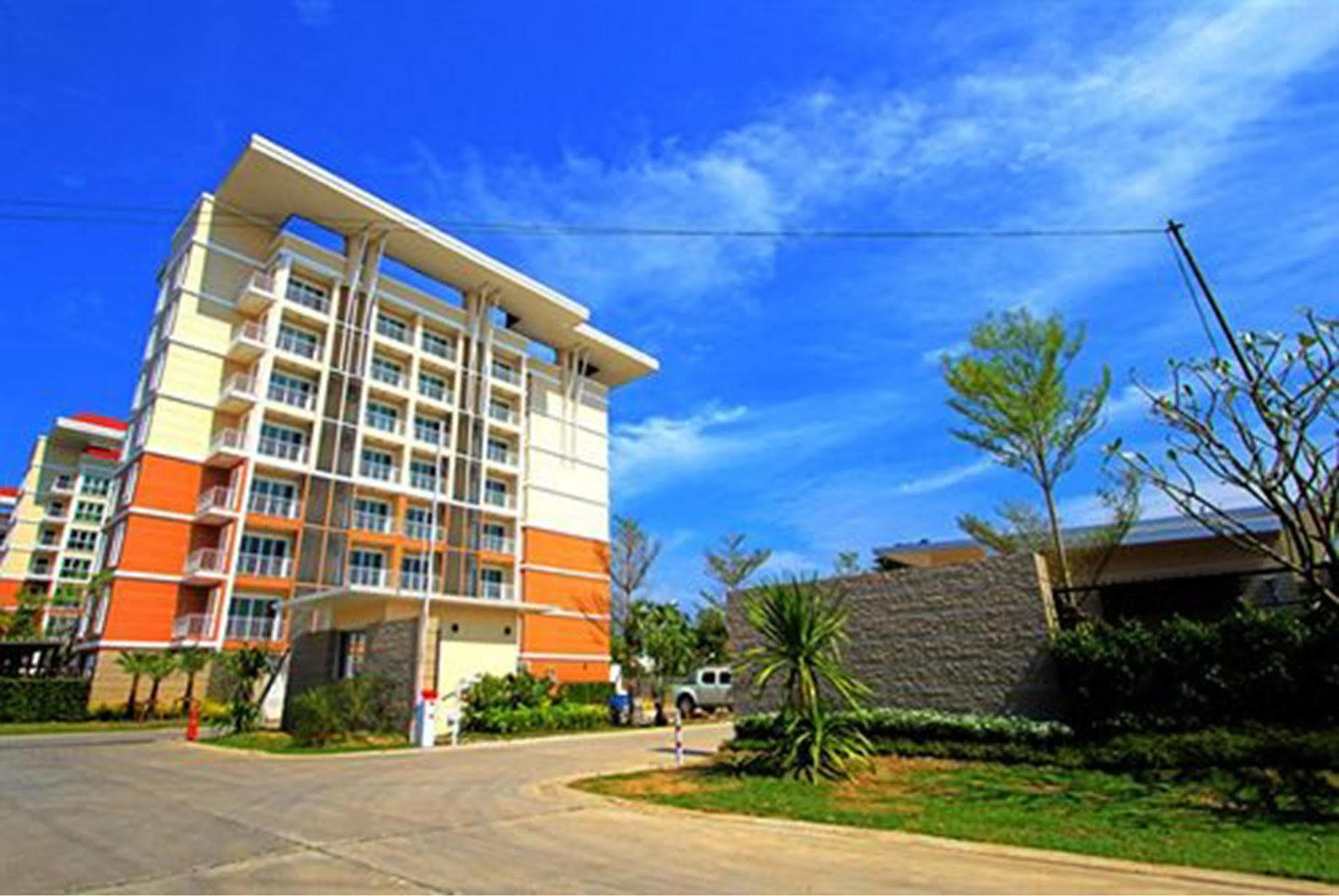 Grow Residences Hotel 3*