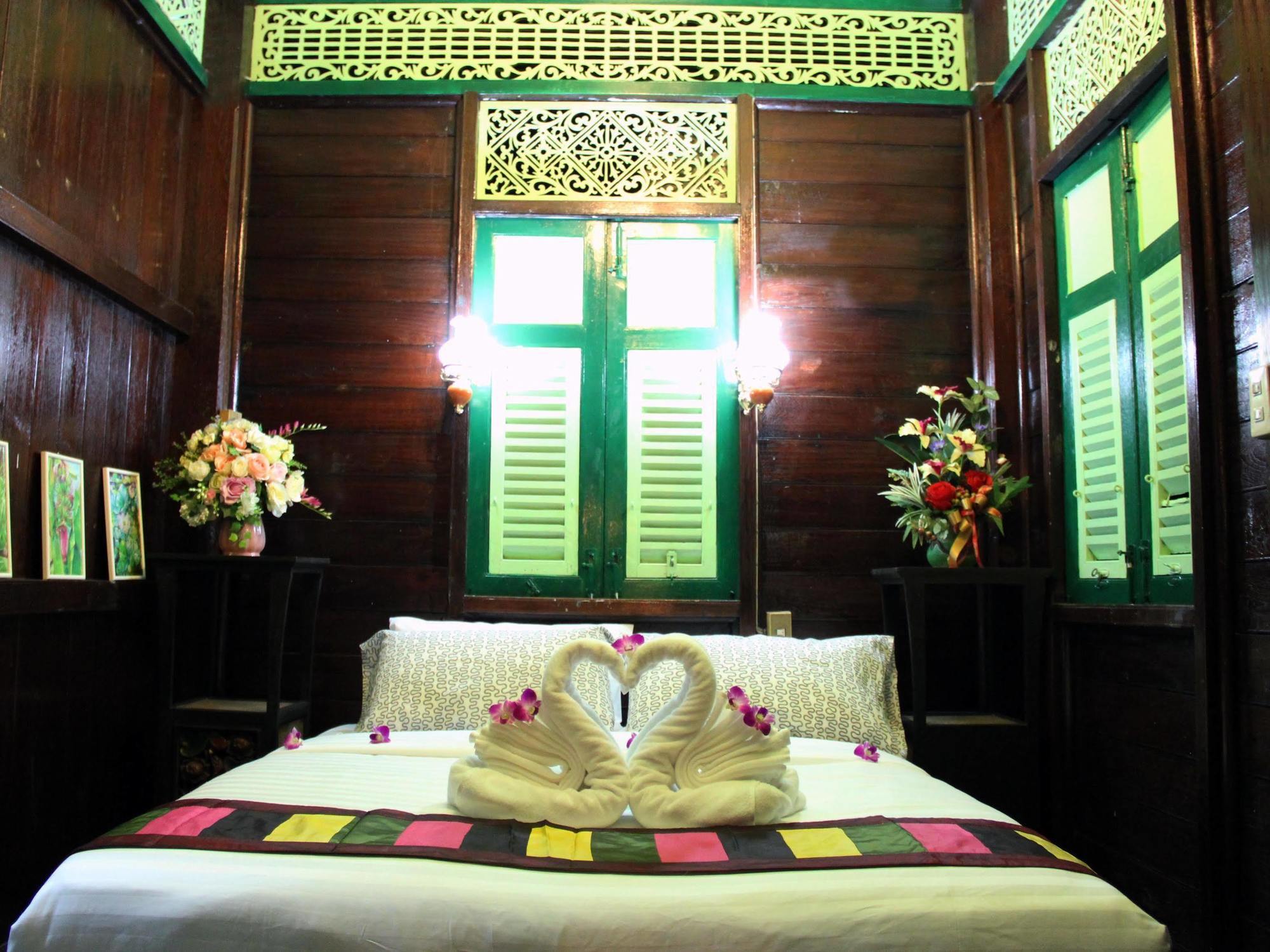 Laksameenarai Guesthouse - Hostel/Backpacker Accommodation