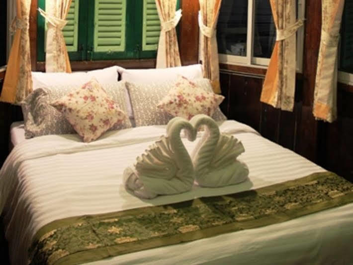 Laksameenarai Guesthouse - Hostel/Backpacker Accommodation